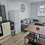 Shepherd\'S Bush Modern Flat