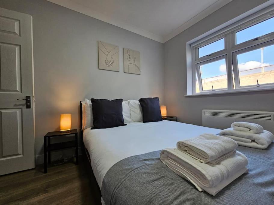 Shepherd's Bush Modern Flat * Londra